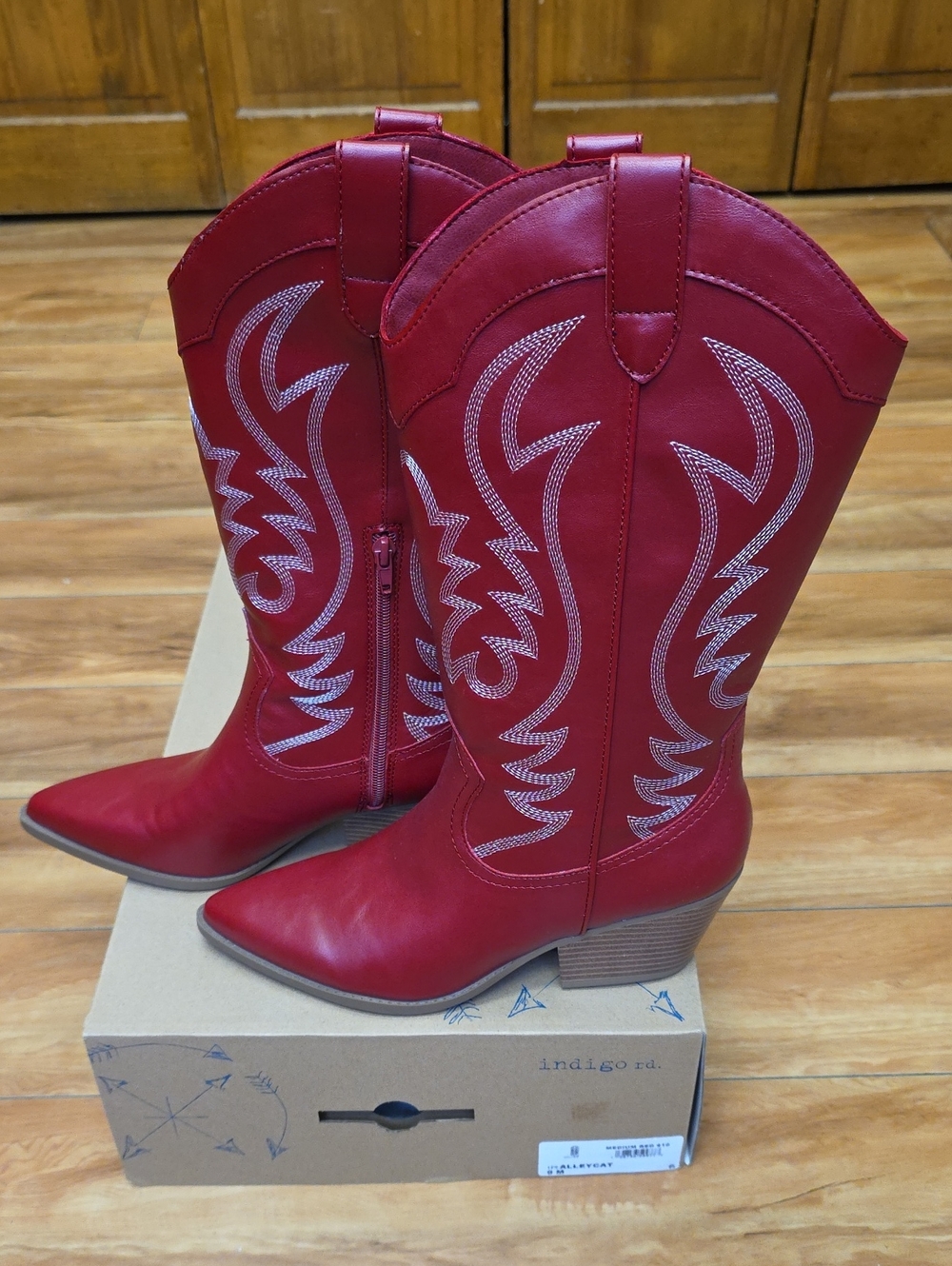 Indigo Rd Alley Cat Red Embroidered Western Cowboy Boots Size 9M NEW